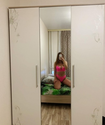💋 У меня опыт и талант реализовывать самые сокровенные фантазии. Живу в Москве📍и предлагаю интимные услуги, которые заставят тебя забыть обо всем. Фото в профиле подтверждают мою невероятность. 📸 У меня есть уникальные навыки и умения, которые я с удовольствием исследую вместе с тобой. Клиенты оставляют восторженные отзывы об энергии и страсти, которую я приношу в их жизнь. ✨ Позволь себе насладиться моим обаянием и соблазнительной красотой. Не упусти шанс познакомиться со мной, чтобы разделить эти запретные удовольствия. Жду тебя! 😉 Ирина