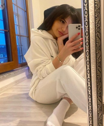 Со мной ты окунешься в мир удовольствия и наслаждения. 💋
У меня есть опыт и тысячи положительных отзывов от довольных клиентов. Мои услуги включают классический и эротический массаж, оральный секс, тройничок, анальный секс. 🍆💦
Я могу быть твоей нежной подругой или страстной любовницей, общаться и наслаждаться временем, проведенным вместе. Со мной ты забудешь о всех проблемах и окунешься в мир наслаждения. 🌈
Я живу в Москве и могу принять тебя в своей уютной квартире или приехать к тебе. Конфиденциальность и безопасность гарантированы. 💯
Позвони мне сейчас и давай воплотим в жизнь все твои фантазии. 🔥 Уля