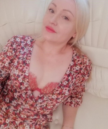 Я знаю, как наладить контакт и создать незабываемую атмосферу удовольствия. Мои услуги включают классический секс, оральный секс, массаж и многое другое. Я обладаю соблазнительной внешностью и чувственными губами, которые сделают тебя счастливым. Я живу в Москве и могу прийти к тебе в гости или встретиться на нейтральной территории. У меня есть отличные отзывы от предыдущих клиентов, которые подтверждают мою профессиональность и умение доставлять удовольствие. Не упусти возможность расслабиться и испытать настоящее блаженство со мной. Посмотри мои фото, и ты будешь уверен, что я та, кто тебе нужен! 😉 Алина